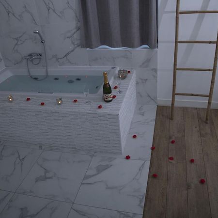 Apartamento Triplex 110 M2 Centre Historique Avec Jacuzzi Dinan Exterior foto