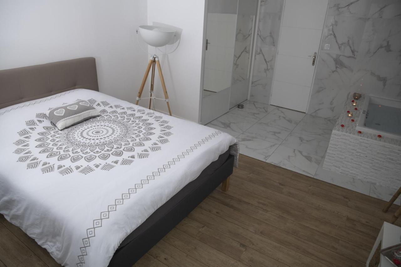 Apartamento Triplex 110 M2 Centre Historique Avec Jacuzzi Dinan Exterior foto